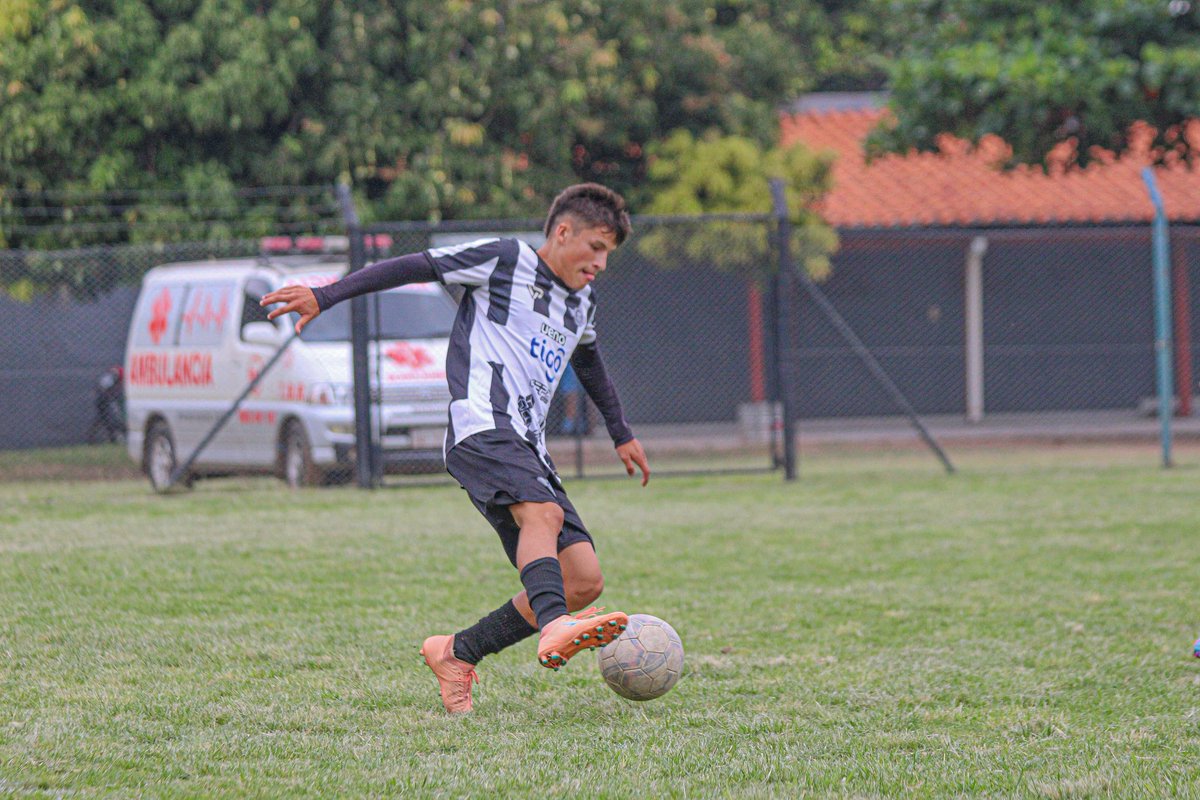 pilcomayo_fbc's tweet photo. FECHA 20
FORMATIVAS
SUB 16
Imágenes de la victoria albinegra ante el club 1ro de Marzo.
El encuentro culminó con el marcador 3-0.

Pilcomayo 3-0 1ro de Marzo

Goles
Luis Guerrero
Blas Cáceres
Johan Coronel

¡VAMOS PILCO!
¡SOMOS PILCO!

#somospilco #pilcomayo #clubpilcomayo https://t.co/3W7XmX4YWo