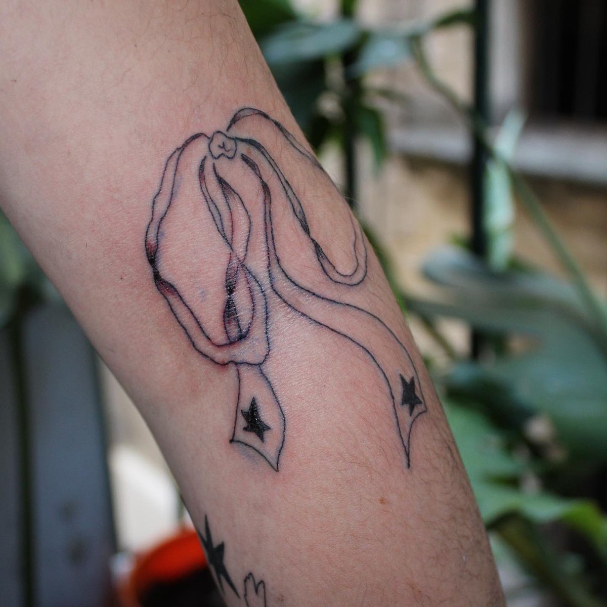 eioooz's tweet photo. de nouveaux tattoo trop chouette que j’ai fais ce week-end ⭐️ je tattoo sur @/navetbetterave sur instagram!! https://t.co/bDbEVqpSRV