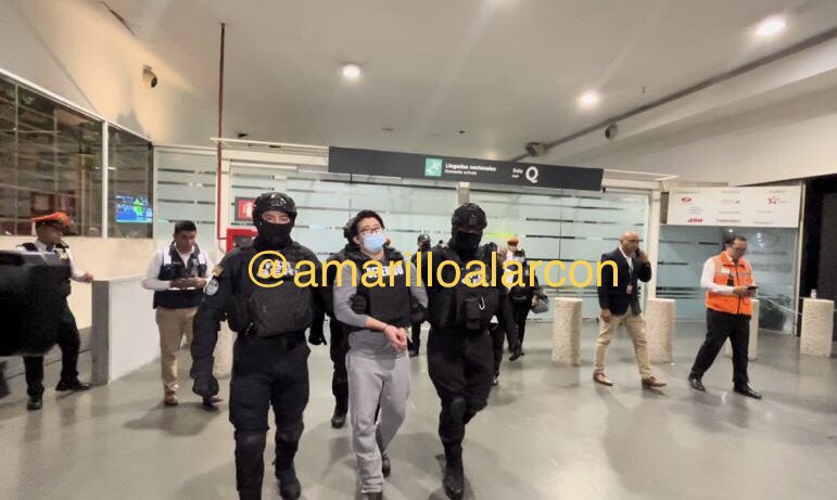 amarilloalarcon's tweet photo. La @PDI_FGJCDMX deja huella a nivel nacional en resolución de casos de feminicidio
Detectives detuvieron a Gabriel Eduardo “G”, empleado de #Pemex implicado en el #Feminicidio de #MariChuy estudiante del #IPN
EL Y un PROFESOR -prófugo- la mataron el
15 enero 2016 https://t.co/mlTiXEvFDg