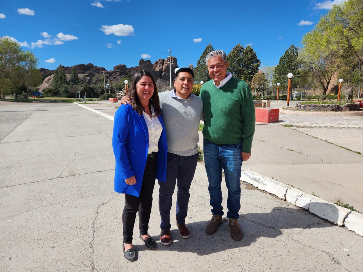 maritavillone's tweet photo. El interior neuquino trabajando en equipo junto al Gobernador ! https://t.co/WrI0PHTzPM