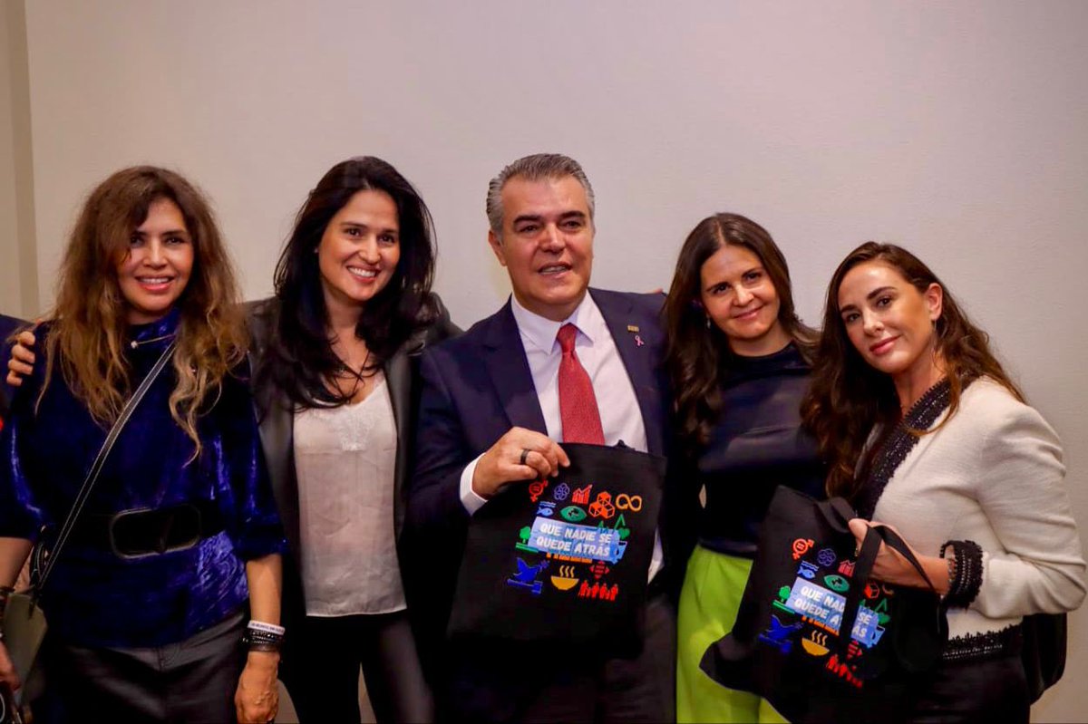 Me complace anunciar el lanzamiento de la #RedInclusiónCCE. Aprovecho esta oportunidad para expresar mi apoyo incondicional a todas las mujeres del sector empresarial, reconozco y valoro su destacado trabajo. Juntos seguiremos avanzado para darle más visibilidad a este tema tan