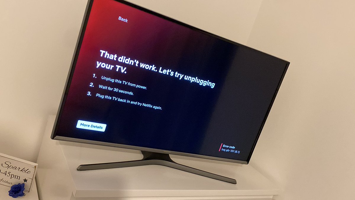 samanthamayers's tweet photo. @NetflixUK WHAT DO I ACTUALLY PAY FOR?! This happens every other day 😡😡 https://t.co/aqCImkmAfR