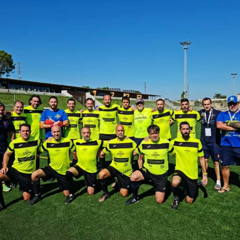 Nuevo campeonato con @icavfutbol donde no hemos podido revalidar el título de campeón del mundo pero el equipo ha competido hasta el final y sobretodo hemos disfrutado en lo personal de esta gran familia 🟡🔴🔵⚽⚖️