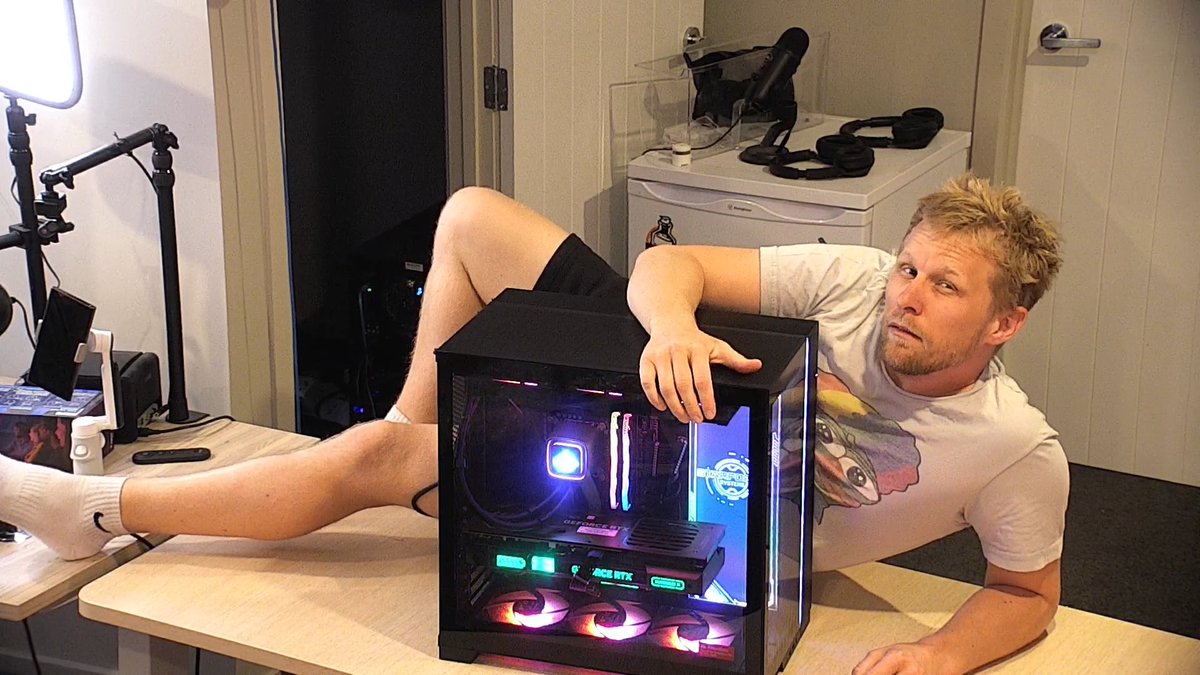 happy to announce my partnership with <a href="/StarforgePCs/">Starforge Systems</a> 
can't wait to react to some videos on this beast 🔥
starforgepc.com/Quin69 #ad