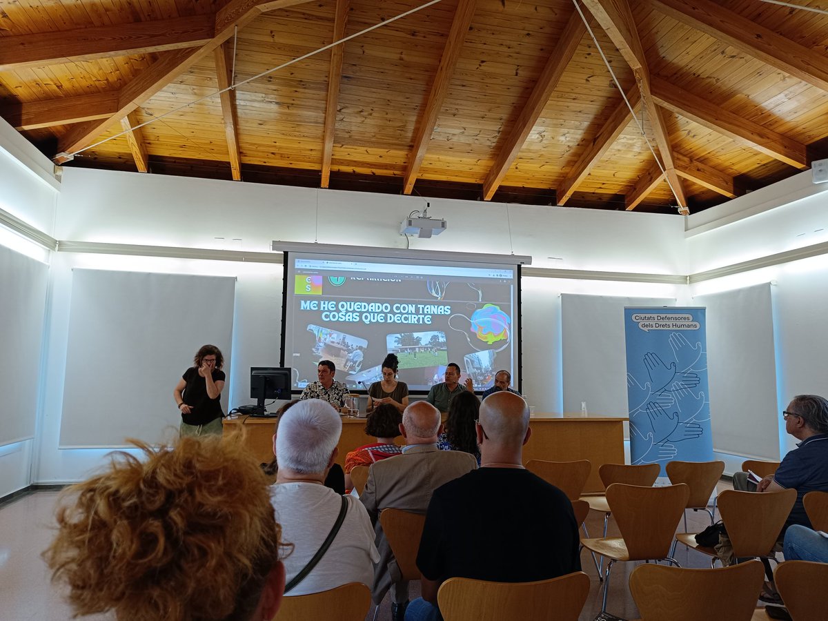 A l'inici a #SantaColoma de les jornades de Ciutats Defensores dels Drets Humans, escoltant testimonis de defensa dels Drets del col.lectiu #Lgtbiq