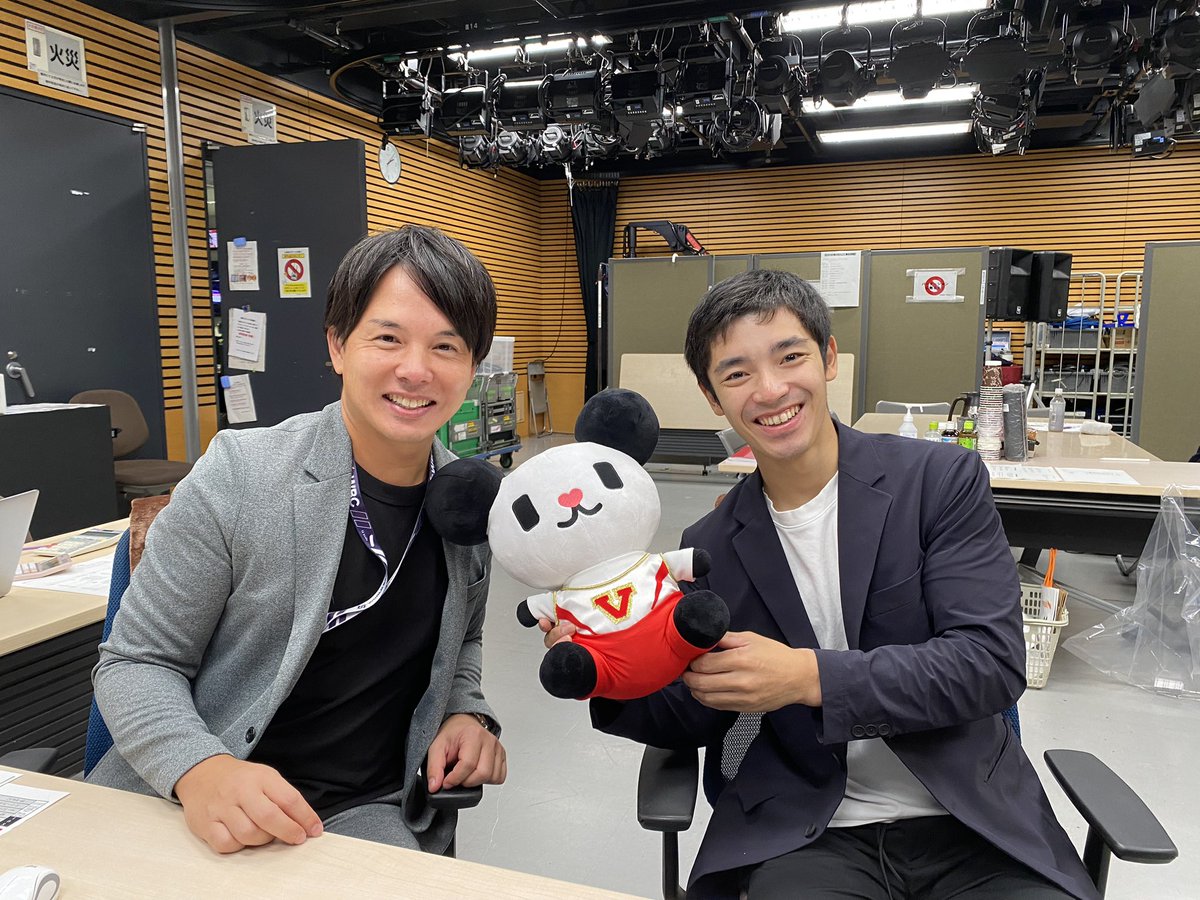 tvasahi_taisou's tweet photo. 本日は解説にリオ五輪男子団体金メダル
白井健三さんをお迎えして、お送りします！
実況は清水俊輔アナウンサーです！ https://t.co/VJYGVuYny8