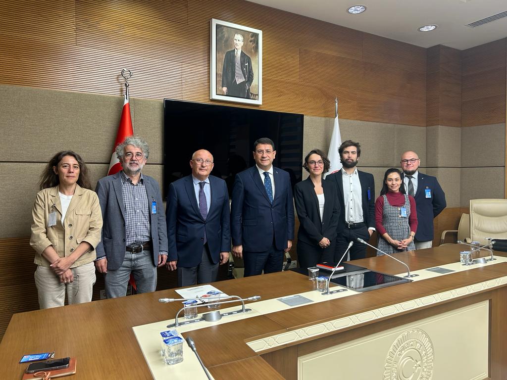 🇹🇷 Int'l #PressFreedom mission to #Turkey, organized by IPI & joined by @ECPMF, @RSF_tr, @pressfreedom and @BalcaniCaucaso resumed today w/ meetings at the Assoc. of Journalists (@Cemiyet1946 ), Const. Court and the Parliament (DEVA MP @avidrissahin & CHP MP @utkucakirozer).