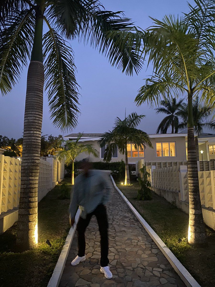 Big_JR_Official's tweet photo. Vivre un peu… https://t.co/vberW9GXoP