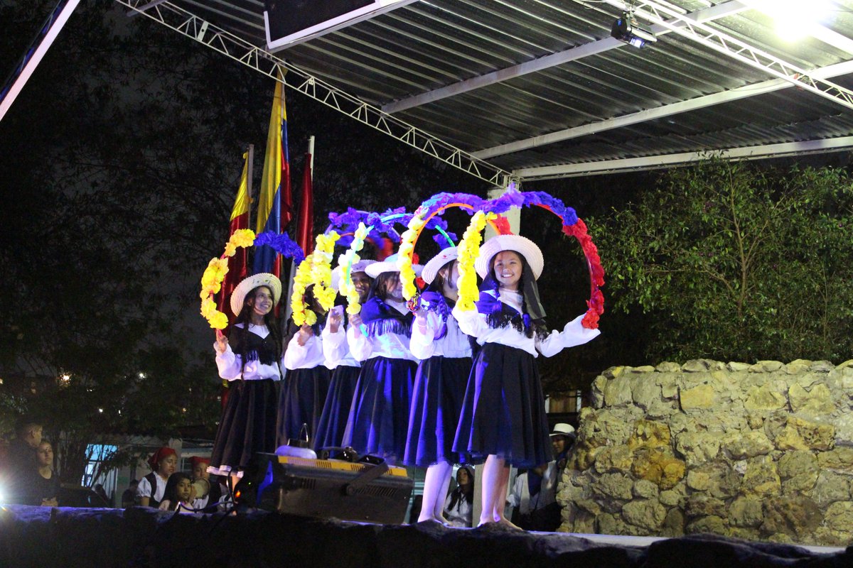 colsihbta's tweet photo. Participantes De Grado Sexto -  Semana Cultura Isabelista 2023 🦸‍♀️🧙🕺💃

#IsabelistasDeCorazón 🩷🩷 https://t.co/AUID4jigKt