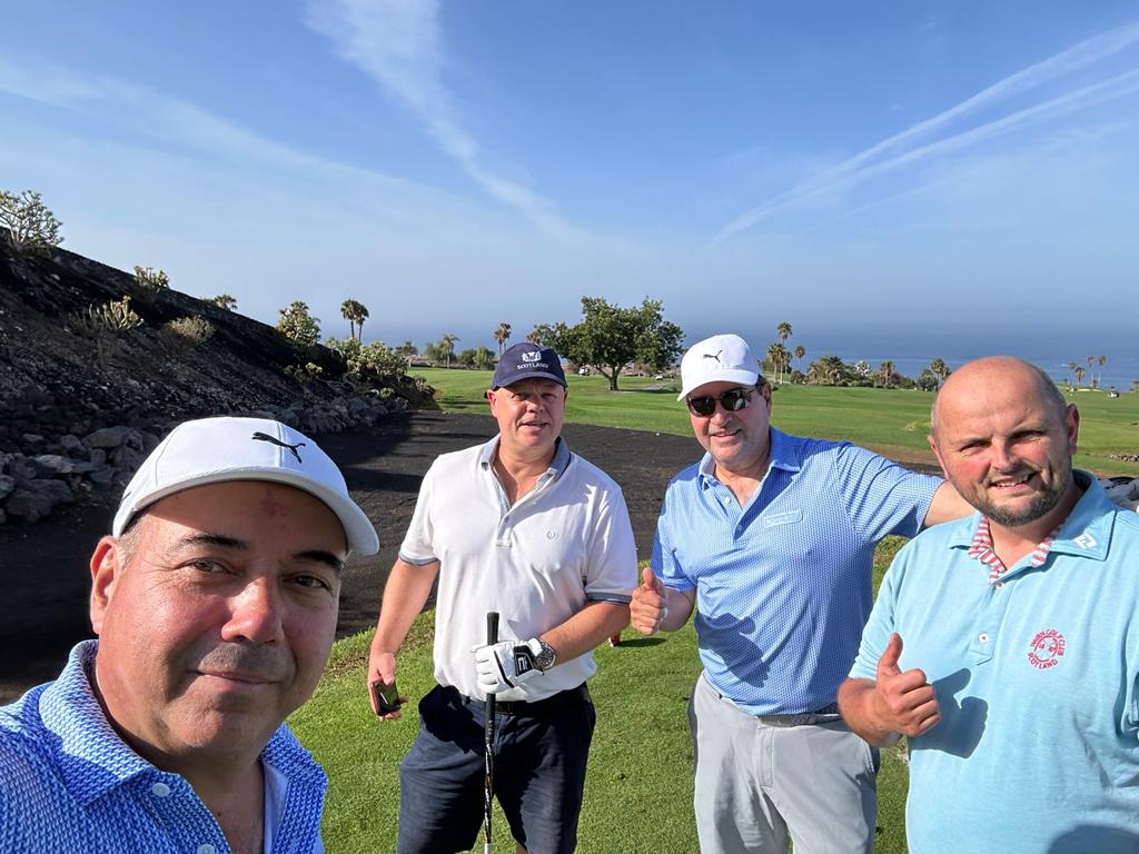 Inicia la Gran Final del World Corporate Golf Challenge 2023 en Tenerife, España.  Este evento ha sido un punto de encuentro clave para líderes empresariales de todo el mundo desde hace 30 años. Muchas gracias a Herminio Sainz, representante de World Corporate Golf Challenge por