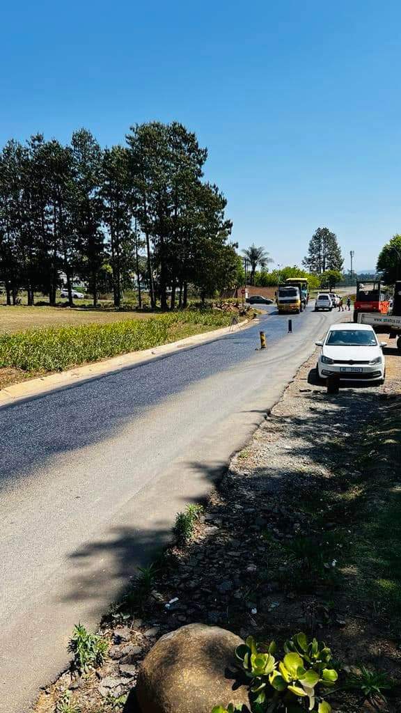Wilson Road gets a new surface. The on going Municipal Infrastructure Development, Maintenance and Resilience (M.I.D.M.A.R) programme is moving full steam ahead. 

We have 28 years of backlogs to fix in all corners of uMngeni but we are making progress everyday.
