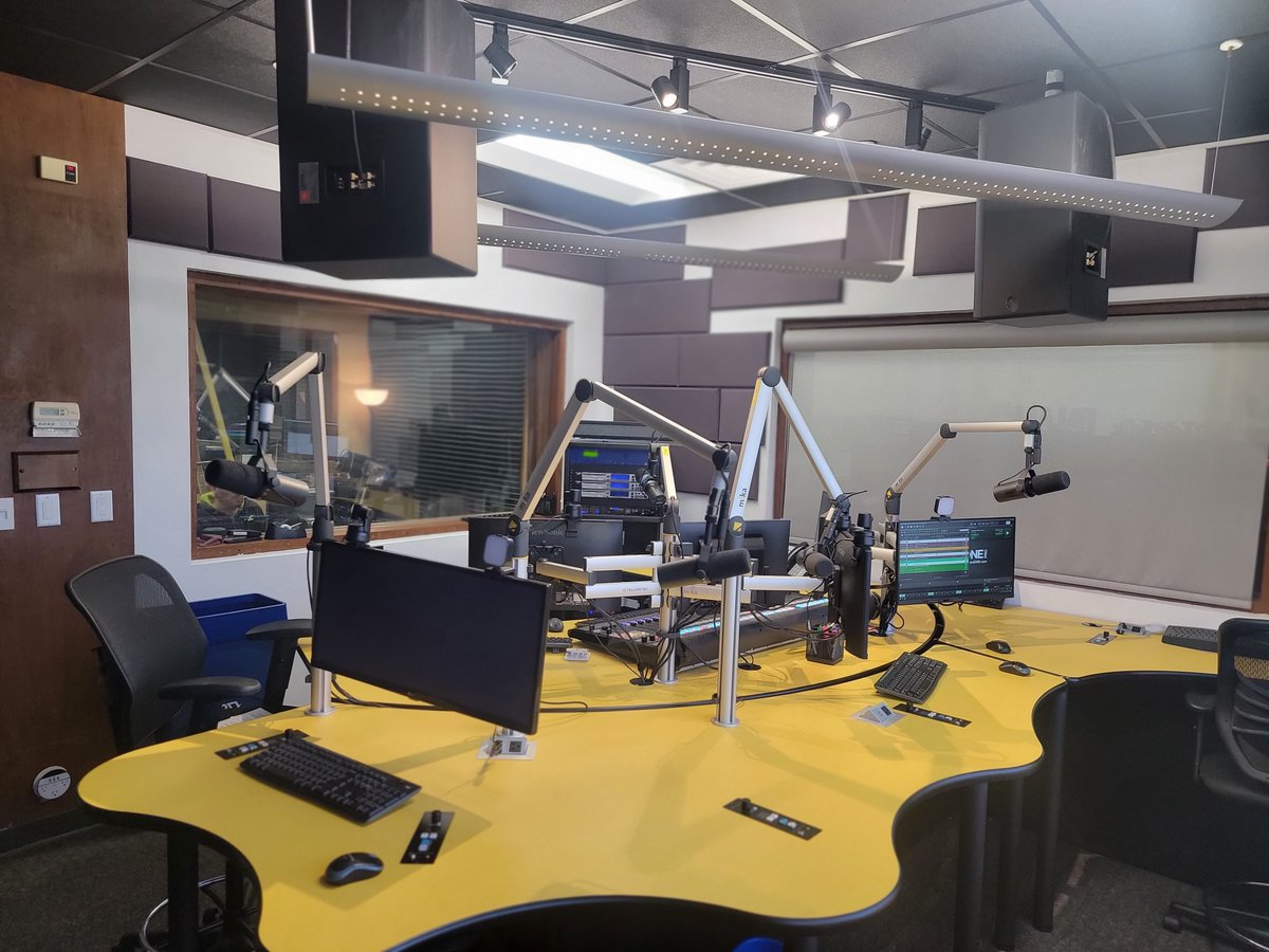 Omnirax's tweet photo. Now that we’re in football season, here is KZIA.
The Voice of the University of Iowa Hawkeyes.
#footballseason #football #studio #october https://t.co/FHgJz8DgUB