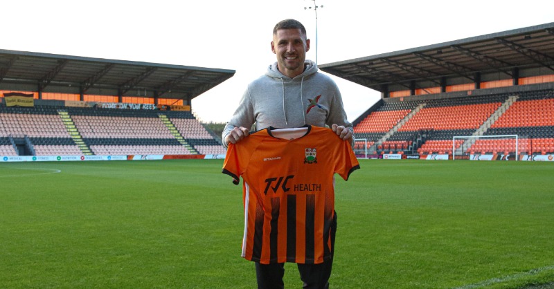 BarnetFC's tweet photo. Barnet FC is delighted to announce that former Celtic and Norwich City forward Gary Hooper is set to join The Bees.

#BarnetFC🐝