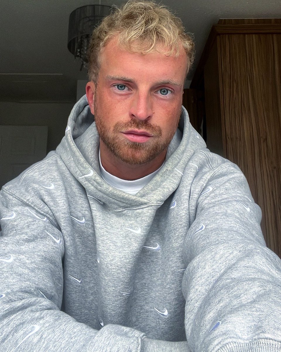 RossTMUK's tweet photo. hoodie szn 🧊 https://t.co/tR8R1ySDGN