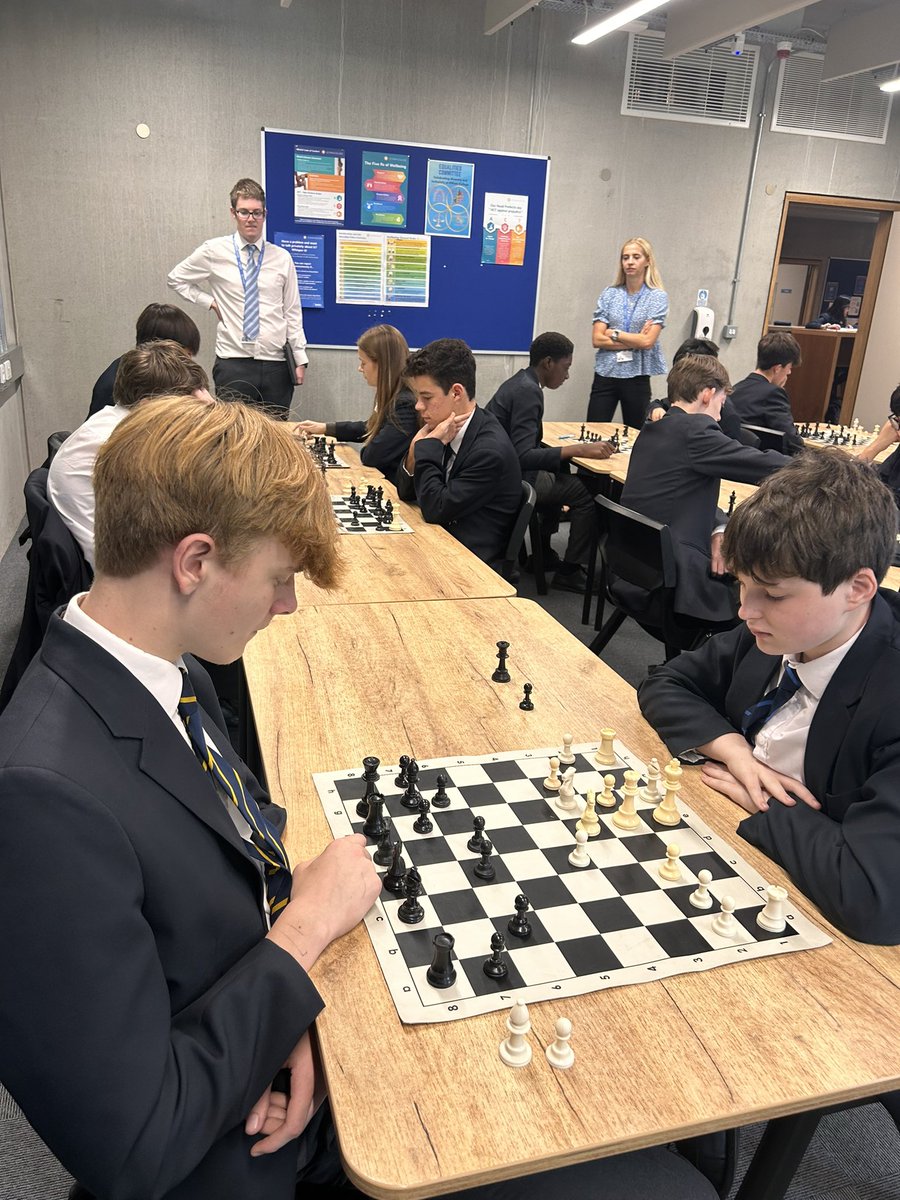 ElthamCarey's tweet photo. Middle school chess was a tight affair yesterday, with the final standings resting on the result of the final game 😮 

The #BlueWave were represented by Theo, Bertie, Henry, Maxim, Barney and Aedan 💙

Yes Barney, you won!!! 💙

Well done to all who played 👏🏻 https://t.co/gozMDS0bST