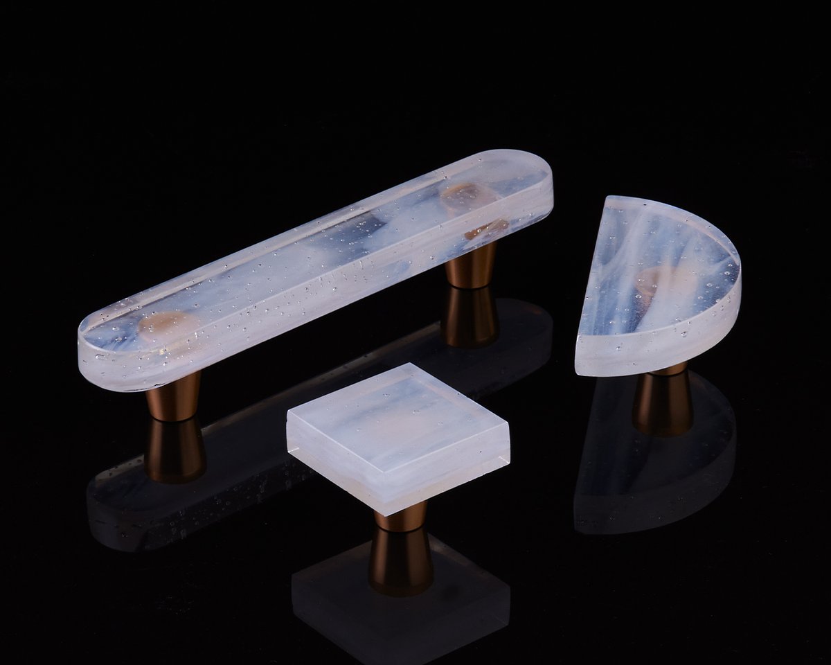 Schaubhardware's tweet photo. Introducing Schaub's exquisite new Fused Glass Cabinet Hardware Collection. Crafted with variegated white and clear glass, the opulent knobs and pulls of Fused Glass emanate elegance and airy depth, perfect for those who want unique, high-quality artisanal home accessories. https://t.co/iVeJ1PBY8P