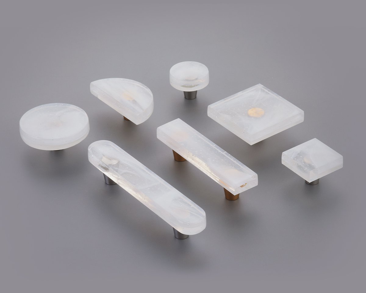 Schaubhardware's tweet photo. Introducing Schaub's exquisite new Fused Glass Cabinet Hardware Collection. Crafted with variegated white and clear glass, the opulent knobs and pulls of Fused Glass emanate elegance and airy depth, perfect for those who want unique, high-quality artisanal home accessories. https://t.co/iVeJ1PBY8P