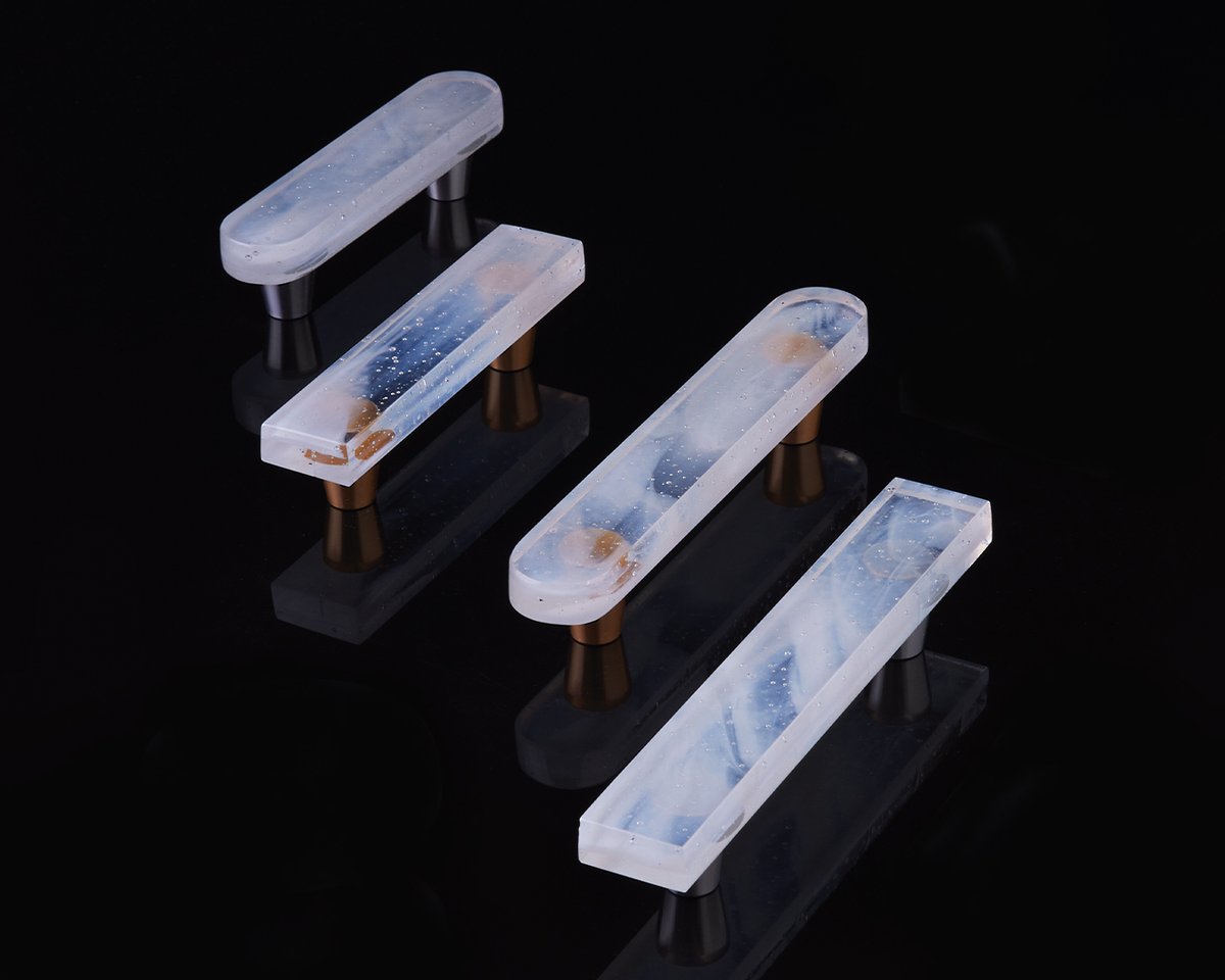 Schaubhardware's tweet photo. Introducing Schaub's exquisite new Fused Glass Cabinet Hardware Collection. Crafted with variegated white and clear glass, the opulent knobs and pulls of Fused Glass emanate elegance and airy depth, perfect for those who want unique, high-quality artisanal home accessories. https://t.co/iVeJ1PBY8P