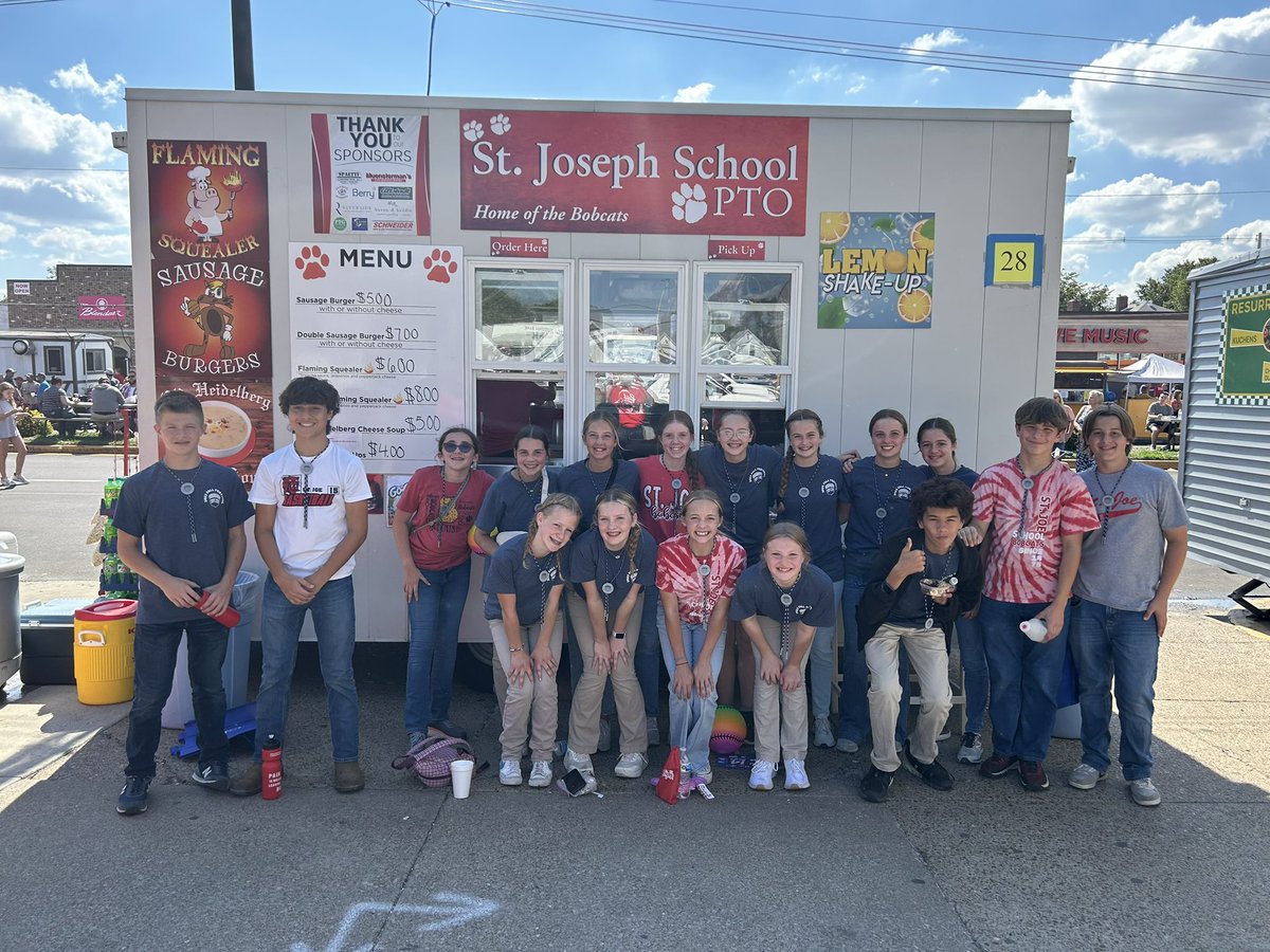 StJoeBobcats's tweet photo. Our 8th grade Bobcats are down on Franklin Street today helping with Special Needs Day.  They spent some time helping others enjoy the Fall Festival.  While they were there our Bobcats stopped by to visit the school booth. https://t.co/6cUWFMuwr8