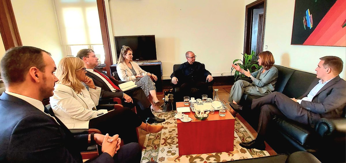 PatrciaCostaGa1's tweet photo. Fantástica reunião hoje no MAI c/ Diretor @coe_civ, @VolkerJacoby em que pudemos abordar os principais desafios da gestão civil de crises e os instrumentos que este centro de excelência possui para apoio aos Estados membros nestes processos! @VolkerJacoby it was a privilege! https://t.co/DdYlSxoa9o