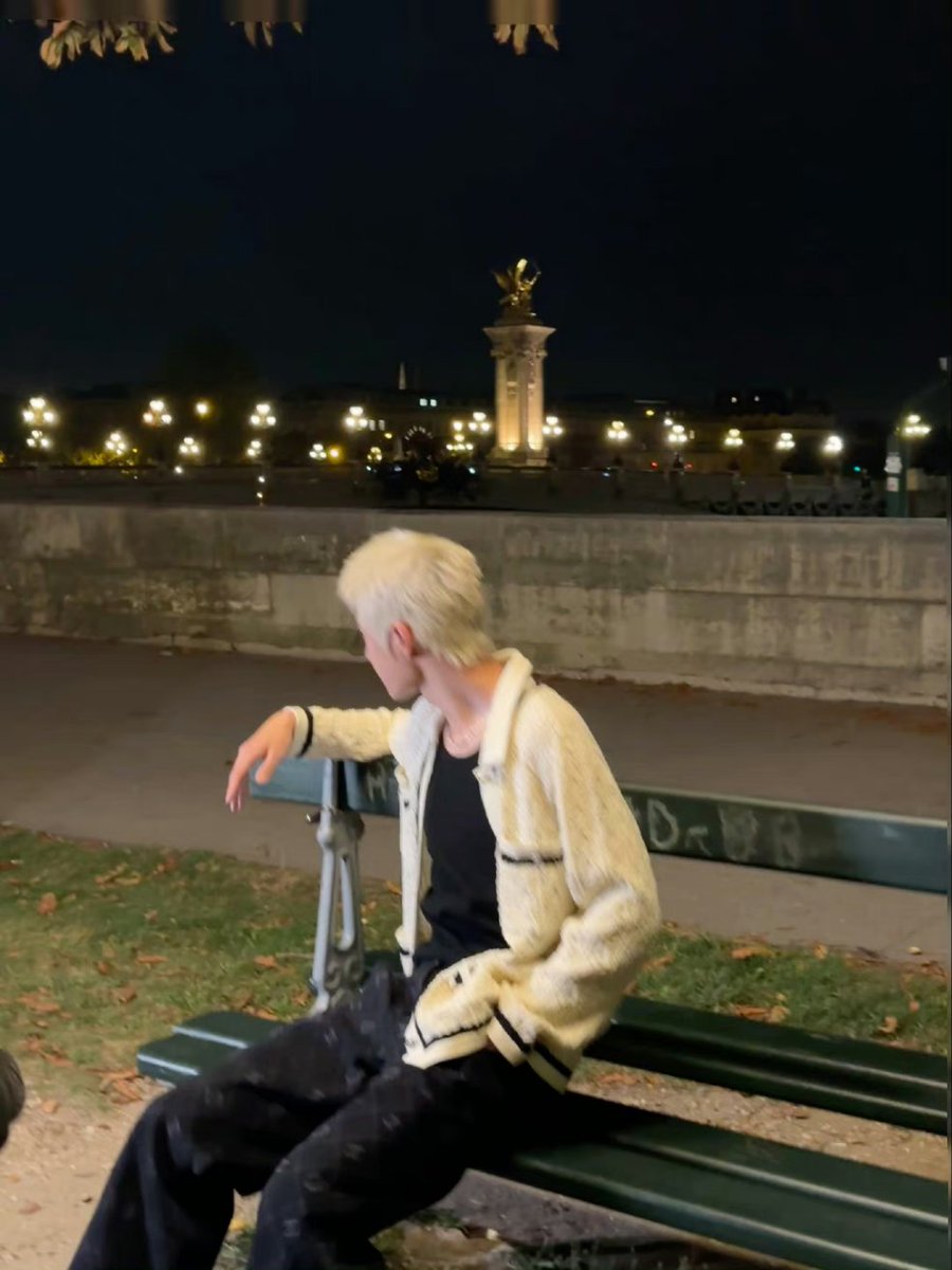 LzNari's tweet photo. Boyfriend material #WangYibo_WelcomeToParis #WangYiboxCHANEL https://t.co/Ab4WJJ1xao