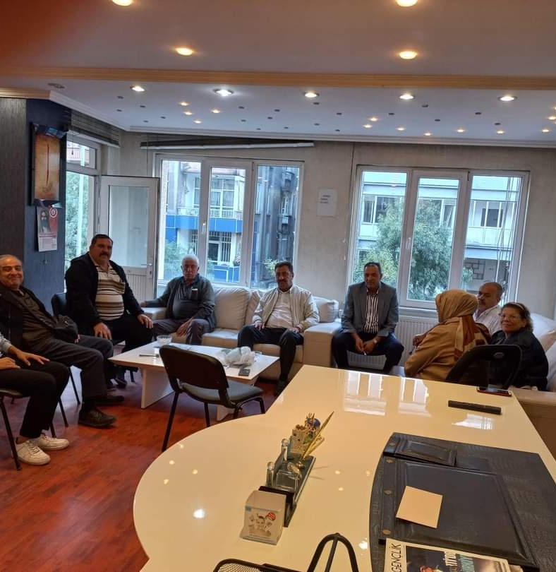 Arkadaşlarla samimi bir sohbet oldu
İsmail Türk kardeşime ayrıca teşekkür ediyorum 

Metin Aslan 
Şahinbey İlçe Başkanı

<a href="/meral_aksener/">Meral Akşener</a> <a href="/zorlu77/">Prof.Dr.Kürşad ZORLU</a> 
<a href="/SBugraKavuncu/">Buğra Kavuncu</a> @aerenalkurt