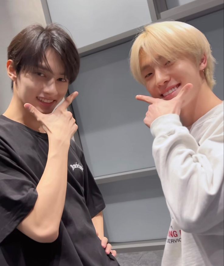 nishishua's tweet photo. before i go to sleep i just want to great a happy boyfriends day to my bias line, ilysm https://t.co/dkuSHDSFwe