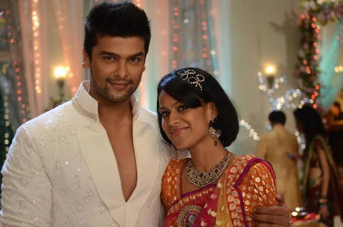 hemangi_kaira's tweet photo. 12 yrs to my comfort show 🤌🏻❤️
This magic can never be created again cause ITV doesn't make sisters like #Jeeman anymore 🥺
Couples as beautiful as #Virika &amp; #Virman❤️
Relationships as beautiful as Jiju Saali Devar Bhabhi🤌🏻
#Ehmmbh

@krystledsouza @Theniasharma
@KushalT2803🩷 https://t.co/pqUc5q7NGF