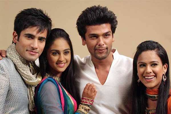 hemangi_kaira's tweet photo. 12 yrs to my comfort show 🤌🏻❤️
This magic can never be created again cause ITV doesn't make sisters like #Jeeman anymore 🥺
Couples as beautiful as #Virika &amp; #Virman❤️
Relationships as beautiful as Jiju Saali Devar Bhabhi🤌🏻
#Ehmmbh

@krystledsouza @Theniasharma
@KushalT2803🩷 https://t.co/pqUc5q7NGF