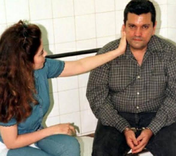 Estradamyers's tweet photo. En esta cuenta no olvidamos que Gloria Trevi en un principio si, fue víctima pero de ahí fue complice de las marranadas de Sergio Andrade.

Ni perdón ni olvido... https://t.co/KOyJCozw7Y