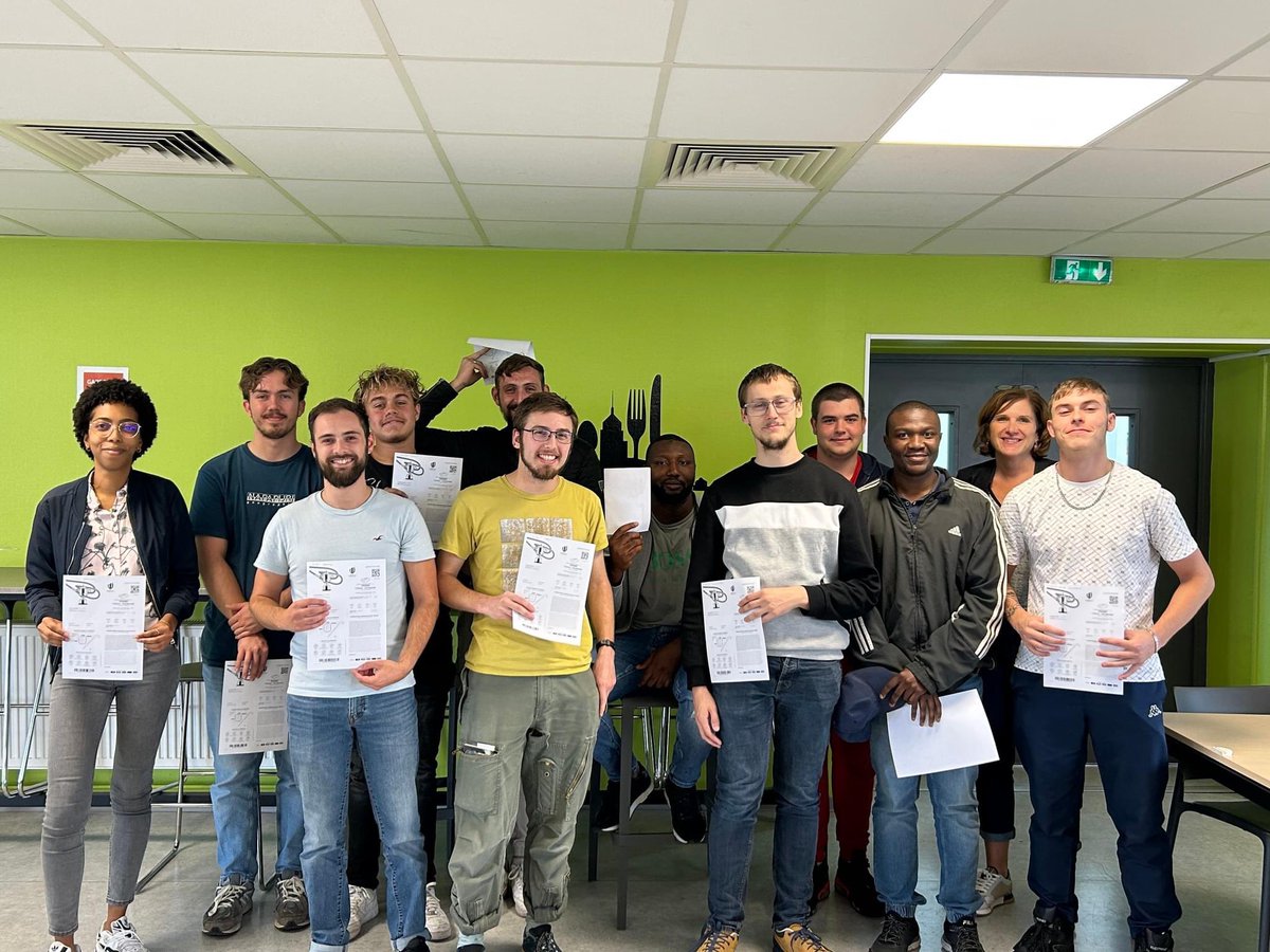 🏉 Célébrons la passion du #rugby avec nos apprentis de l'<a href="/AfpiFormation/">AFPI Formation&Alternance</a> qui, grâce à la Région <a href="/hautsdefrance/">Région Hauts-de-France</a> vont pouvoir vivre en direct le match de la Coupe du Monde Roumanie 🇷🇴 Tonga 🇹🇴
Ce sont 90 apprentis de l'AFPI qui vibreront ce dimanche au rythme du ballon ovale ! 🏉