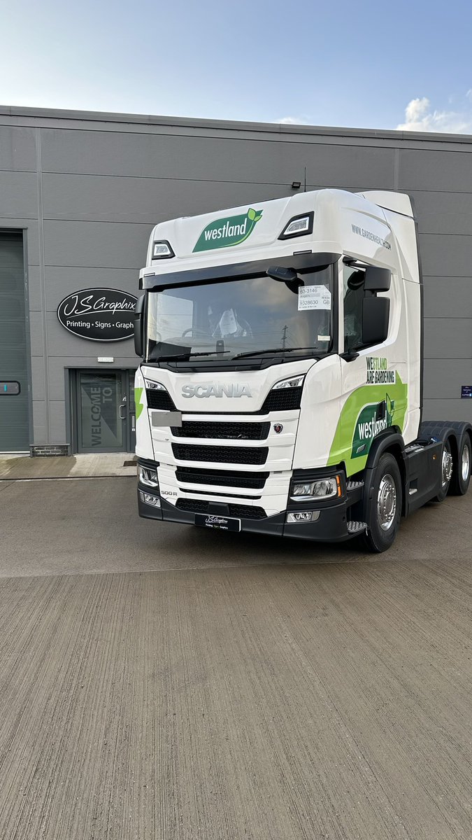 JSGraphixx's tweet image. Part #wrap completed on this #brandnew #scania #R500 looking fresh 👌💯🇬🇧✅