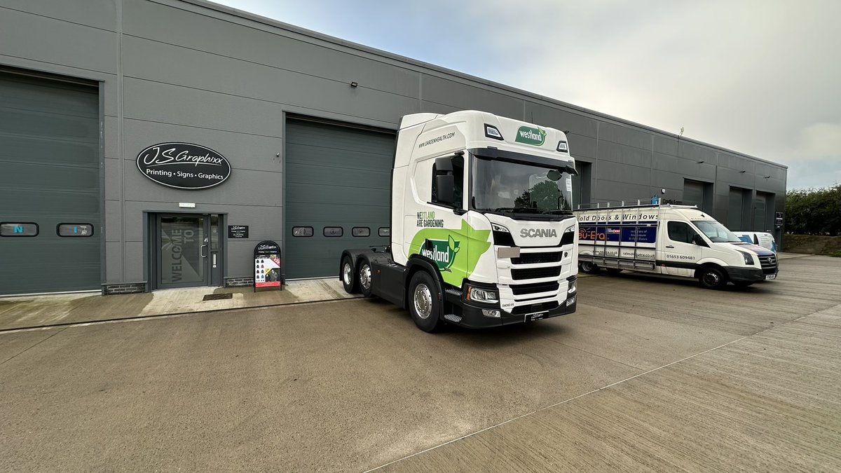 JSGraphixx's tweet image. Part #wrap completed on this #brandnew #scania #R500 looking fresh 👌💯🇬🇧✅