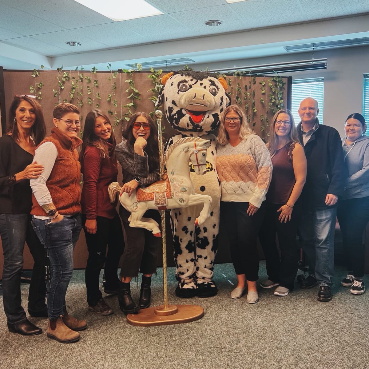 Another Tuesday, another #QX104CashCow Drop In!  Angie and the team at <a href="/RedRiverEx/">Red River Ex</a> are hard at work preparing for their first ever, Witchy Wonderland so we brought them a much needed lunch break from <a href="/bodegoes/">Bodegoes</a>.

qx104country.ca/contest/50339/…