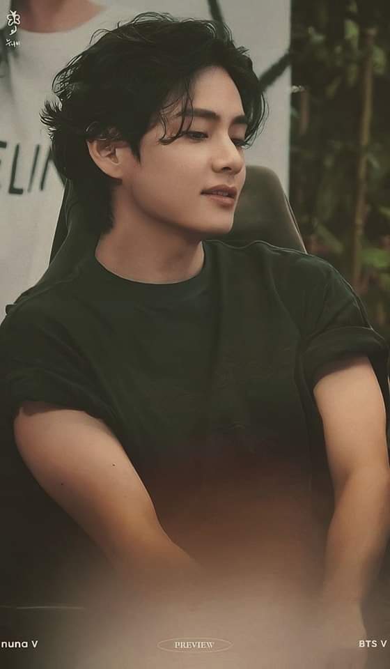 _kitty_195's tweet photo. The most handsome man in the world -Kim Taehyung.

#KIMTAEHYUNG #BTS #BTSARMY #RM #Jin #Suga #JHope #Jimin #V #JungKook 💜 https://t.co/fvNs9HRwm2