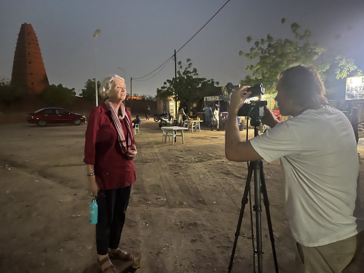 Preparing to go live for <a href="/Channel4News/">Channel 4 News</a> in front and the Grand Mosque in #agadez #niger with <a href="/lindseyhilsum/">Lindsey Hilsum</a> and <a href="/munksoren/">Soren Munk</a>