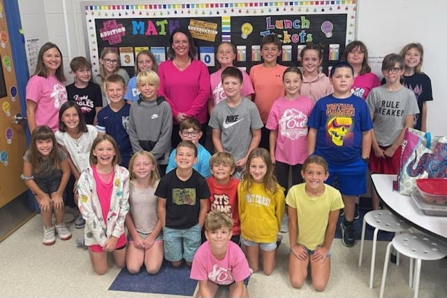 UESBLUEPRIDE's tweet photo. Gina Melton, from Kat 103.7, visited Mrs. Robertson's classroom today! Be sure to tune in Friday morning at 7:30 to listen to 4R recite the pledge. #WeAreTheU @Kat103Omaha https://t.co/tsXOJZM9Kp