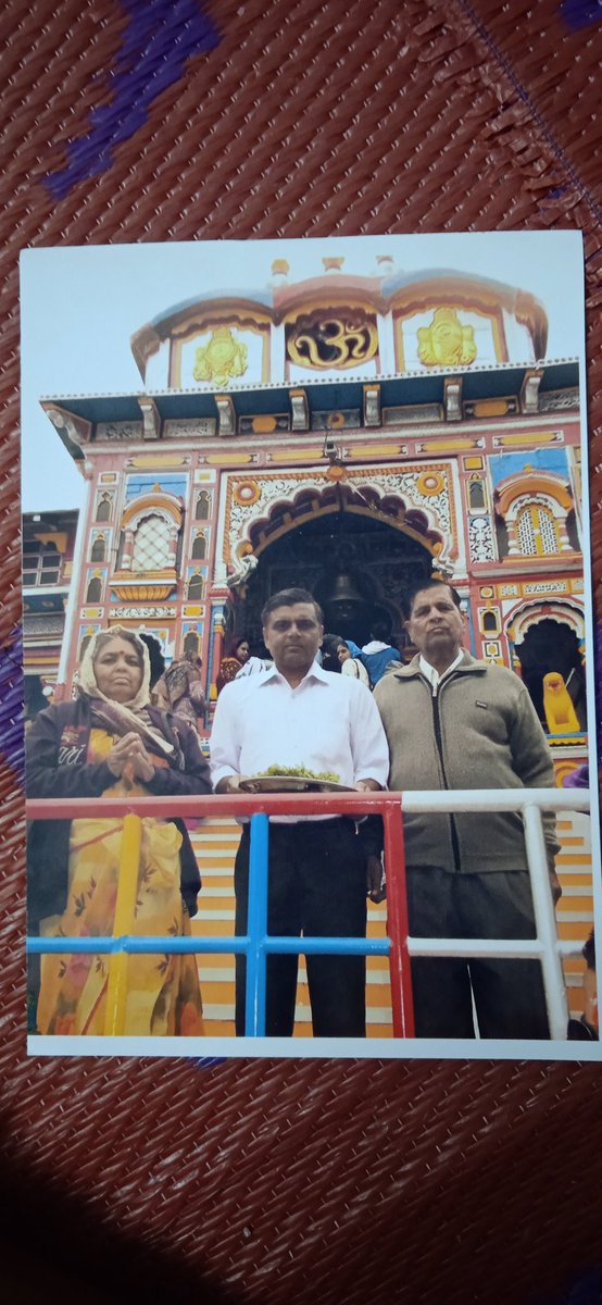 surajkumar57697's tweet photo. माता पिता के साथ बद्रीनाथ धाम के दर्शन मई 2015 https://t.co/EyVMw7BoTd