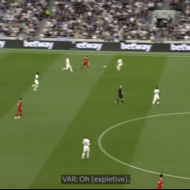 BenJoyceFoot's tweet image. leaving the pub after several pints vs the morning after