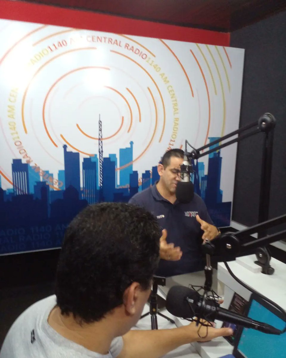 Visitamos a Central Radio 1140 AM. Compartimos con los productores una amena charla antidopaje.
#playfair
#playtrue