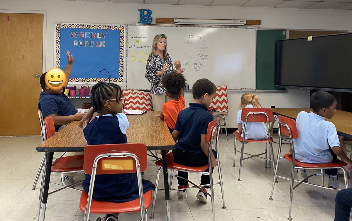 The power of a question! These 2nd graders at Cashwell Elementary are honing their detective skills by asking targeted questions to solve for a mystery object. Strong listening skills and collaboration led to success! <a href="/CumberlandCoAIG/">CumberlandCoAIG</a> #AIGallday