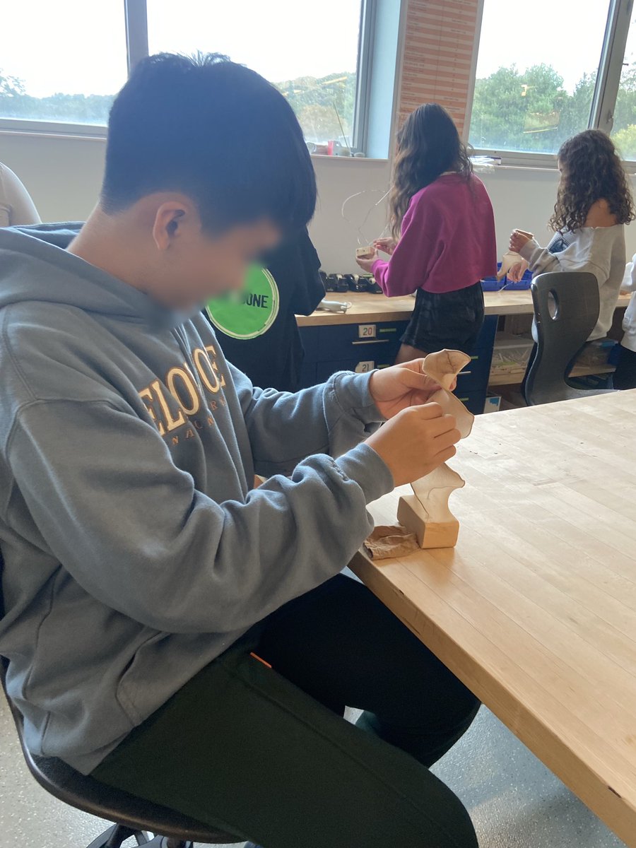 sara__cury's tweet photo. So much fun getting down to the #STEAM Center to learn, design, create and be inspired by the art of #chiaozza. Thank you @JennyGieras for your support!Can’t wait to come back and create again! #weare7b #WeAreChappaqua https://t.co/WtpXl6QsMk