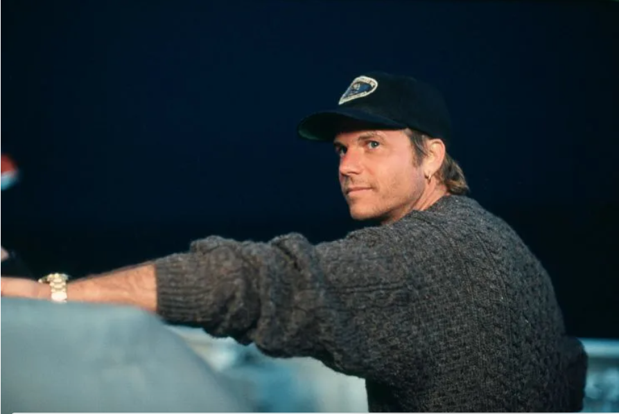 melissasprofile's tweet photo. Bill Paxton's sweater in "Titanic" is pretty chic #fallinspo https://t.co/TKQdedP9lv