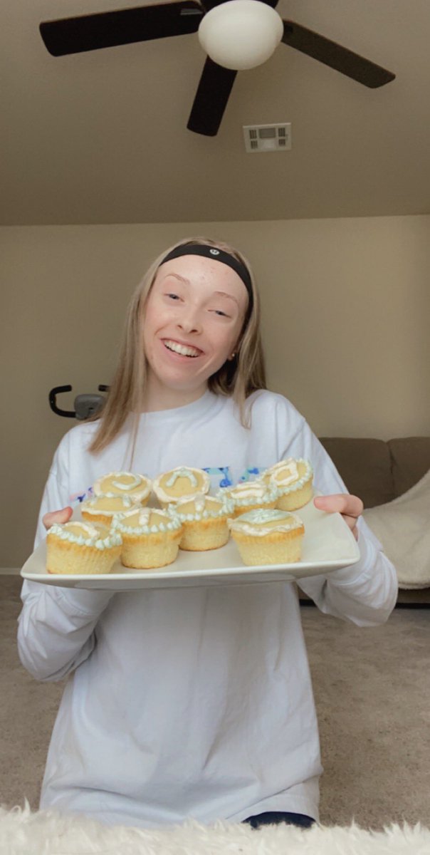happinessforts's tweet image. a thread of my @taylorswift13 inspired baked goods 👩🏻🍳 #BakersGonnaBake 🫶