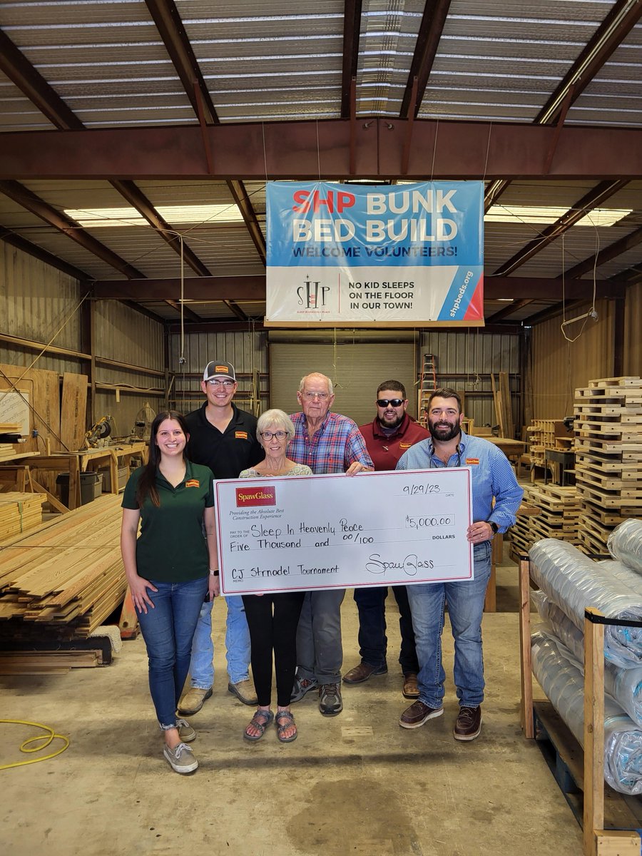 SpawGlass1953's tweet photo. Some of our #SGGoldenTriangle team members recently presented a donation to Sleep in Heavenly Peace - TX, Beaumont - an organization that serves the Golden Triangle community by building and distributing beds to children in need. #CommunityContractor #SGBuildsCommunities @ShpBeds https://t.co/HiFThDTmUD
