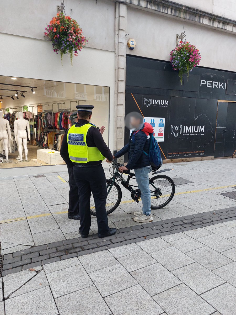 cardiffcouncil's tweet photo. Our City Centre Warden's teamed up with @SWPCardiff to enforce the no-cycling rule along Queen Street.

Since July, #OpCastor has seen:

✅625 cyclists stopped
✅120 stolen OvoBikes seized
✅41 fixed penalty notices issued
✅15 Sec 59's issued to electric scooter riders https://t.co/d4bXVCCoNg