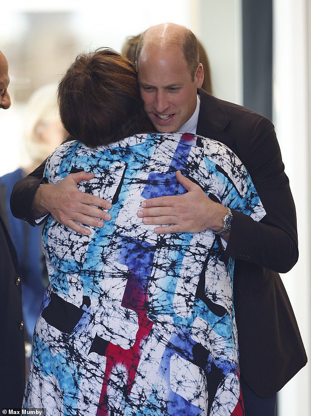 🙌🏽 'Prof Iwobi, who received a hug from William for her efforts organising the day said 'Today he saw me and said 'I promised you and I keep my word.' It was just so heart-meltingly beautiful for our elders to hold the hand of the future King''

#PrinceofWales #WindrushGeneration