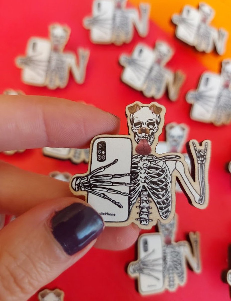 Vanityscareart's tweet photo. Snapchat dysmorphia pin badge

Still £3.50 at the moment but prices will be going up soon

Link to shop below 👇 https://t.co/VQJRmZbd4p