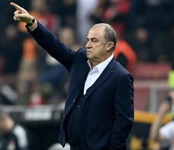 #MUNvGS maçına Gs ye 100 tl bastıktan sonra benim bu maçlık dönüşeceğim kişilik: (Fenerliyim)