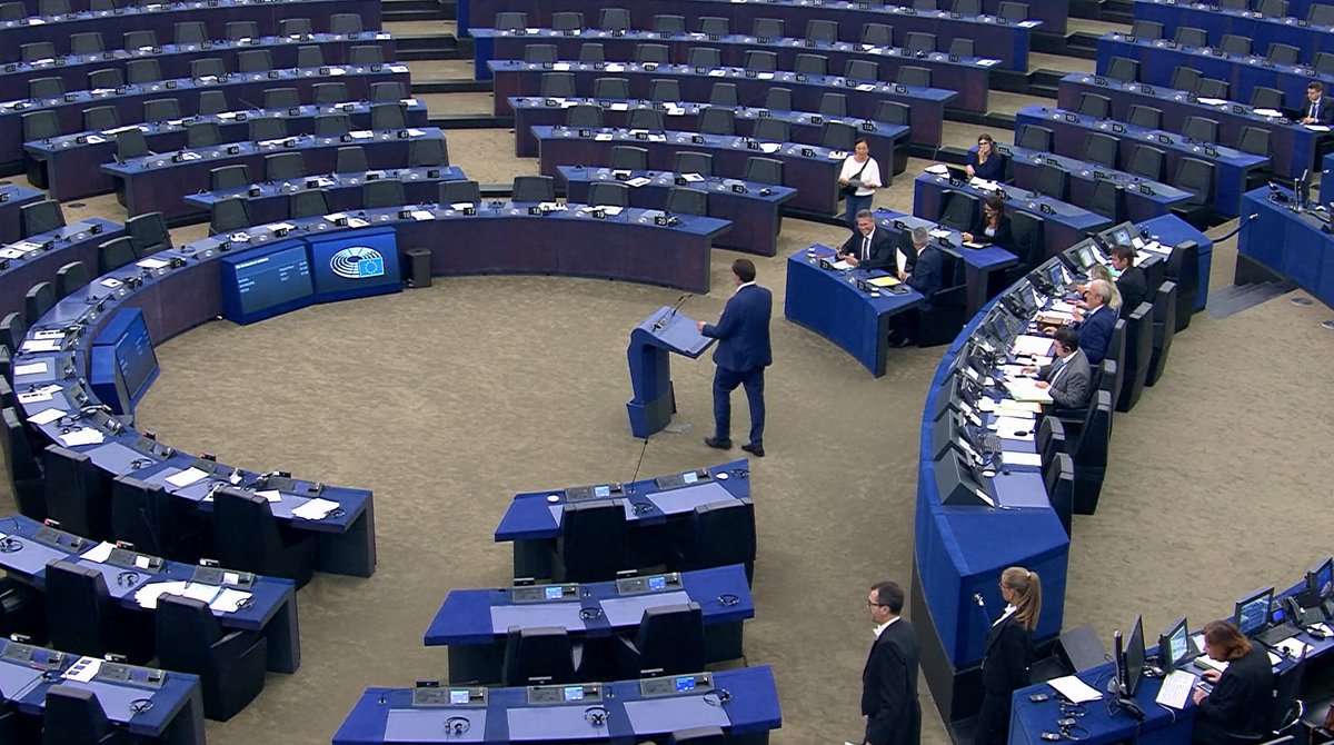 Jetzt Debatte im <a href="/EUparliament/">European Parliament</a> über Bericht <a href="/lukasmandl/">Lukas Mandl</a> Verhältnis 🇨🇭🇪🇺 Interesse, naja, hält sich in Grenzen